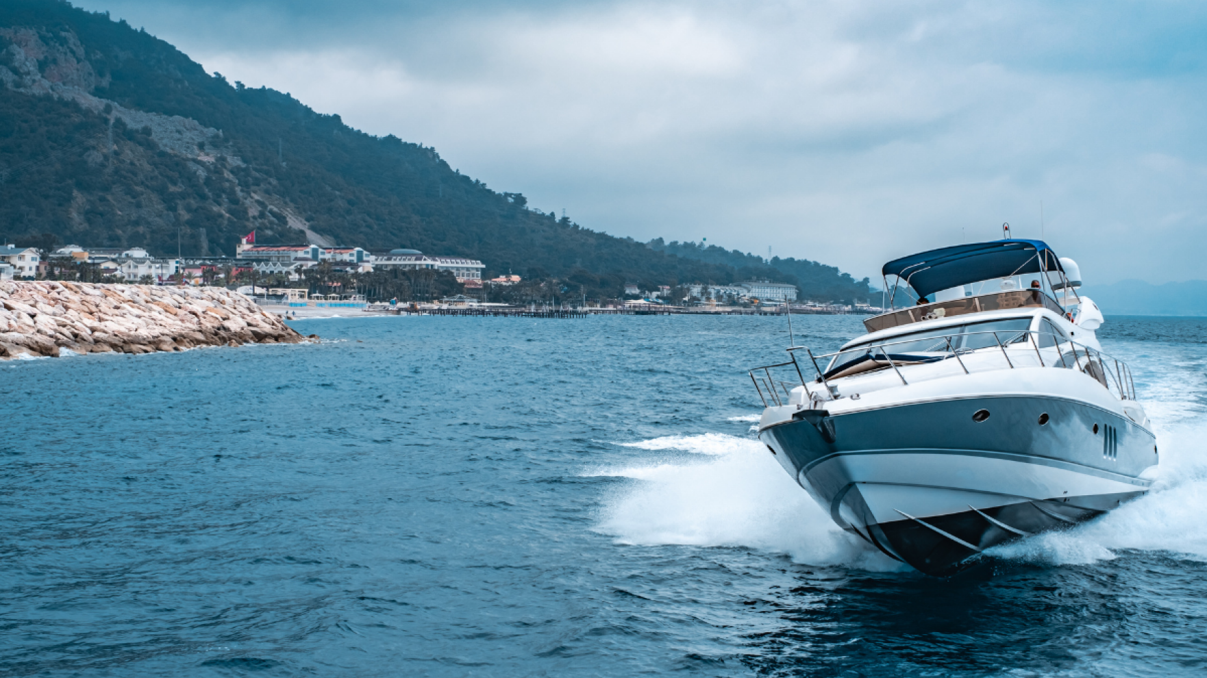 Терморегуляция на воде: какую обивку выбирать для комфортного микроклимата на борту